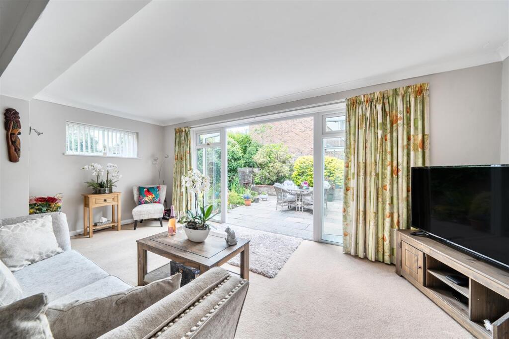 Highclere Drive, Camberley - View 5