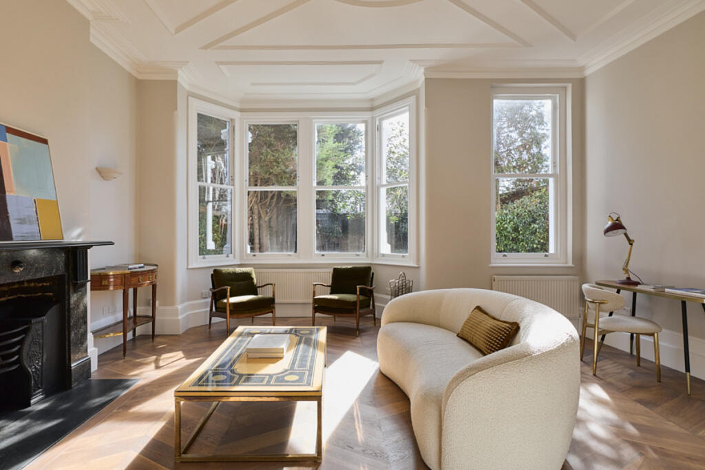 Main image of property: Clapham Common North Side, London, SW4