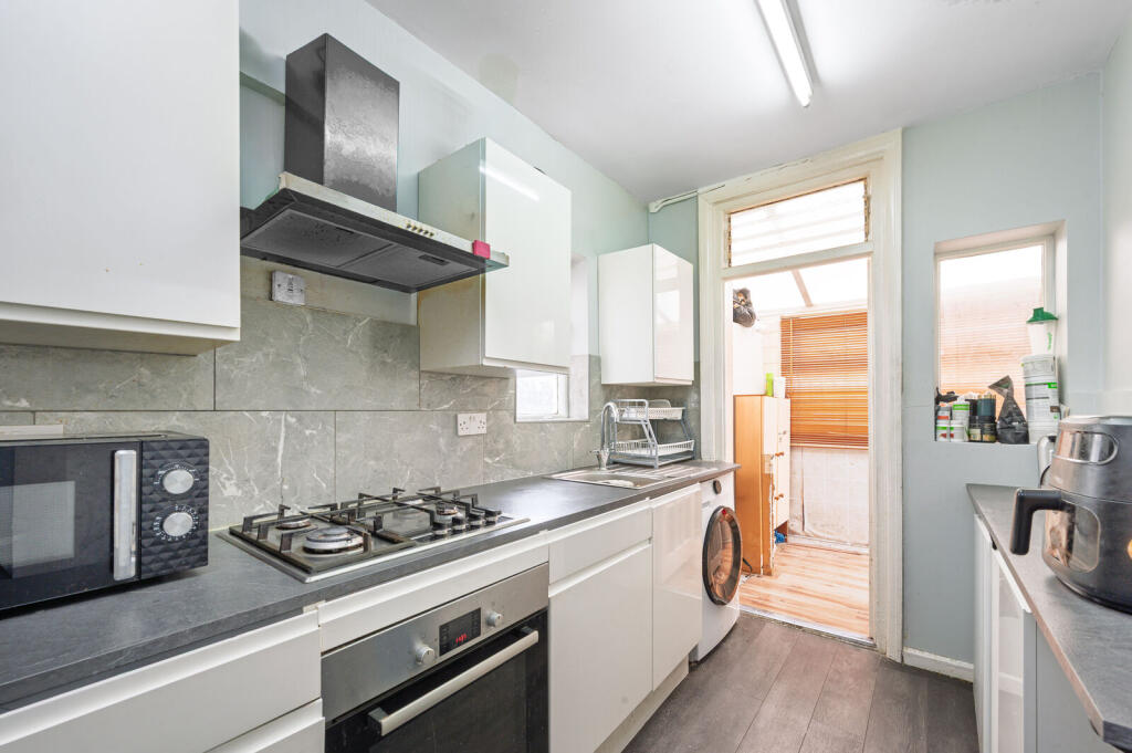House in London - View 5