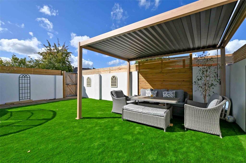 House in Slough - View 3