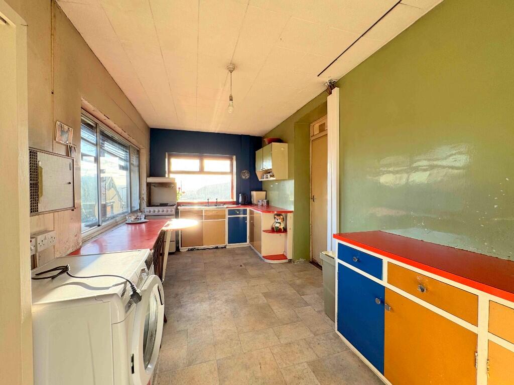 563 New Hey Road, Huddersfield, HD3 3XN photo 4
