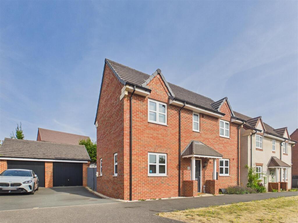 Main image of property: Jackson Avenue, Bishops Tachbrook * VACANT & NO UPWARD CHAIN *