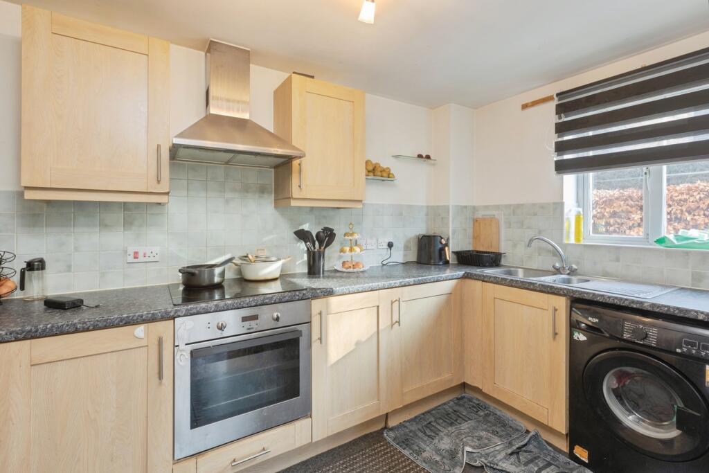 Apartment in Gravesham, Northfleet - View 4