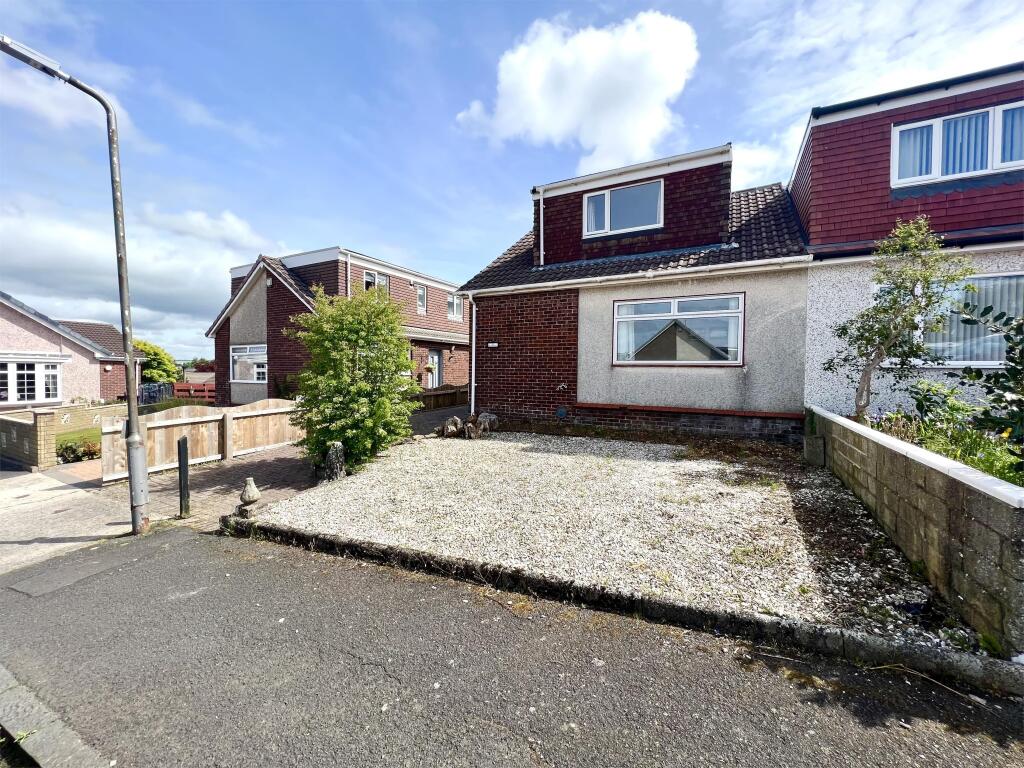 Main image of property: 8 Craigie Place, Crosshouse, Kilmarnock, KA2 0JR