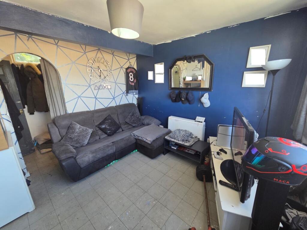 44 Tudor Court, Tipton, West Midlands, DY4 8UX photo 3