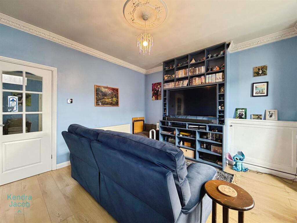 House in Worksop, Gateford - View 3