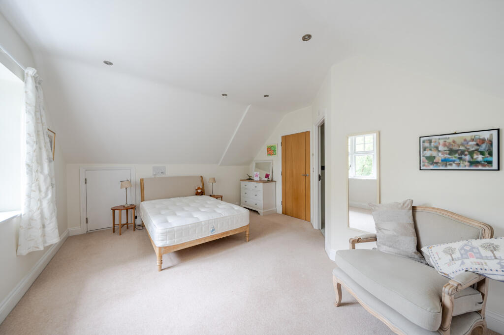 Apartment in St Albans, Harpenden - View 5