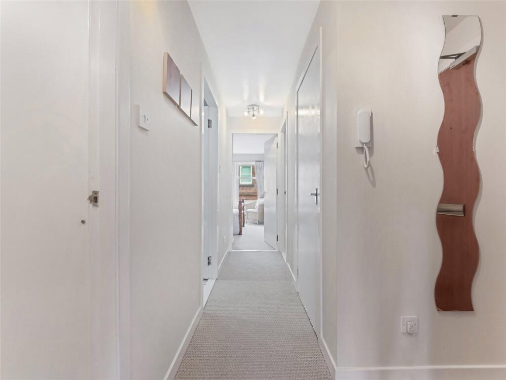 Apartment in Kilmarnock, South Ayrshire - View 3