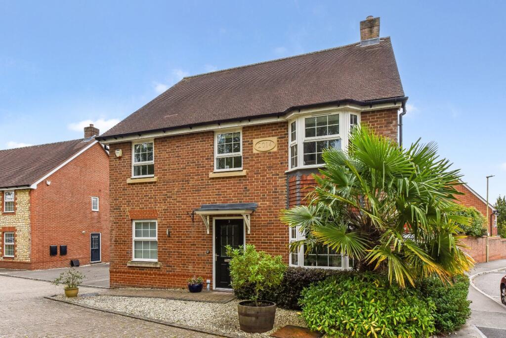 4-bed detached on Leachman Way, Petersfield, Hampshire, £775,000