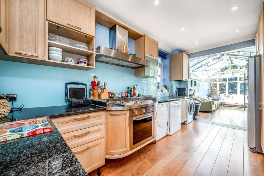 House in Twickenham - View 4