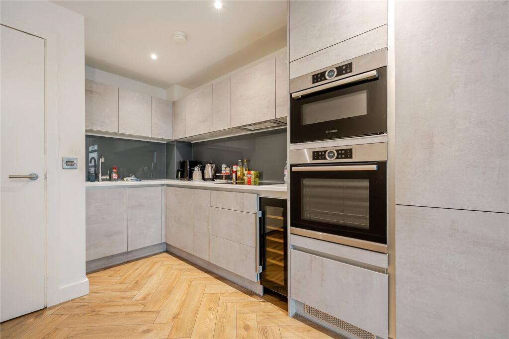 Elizabeth Tower, Chester Road, Manchester, M15 photo 3