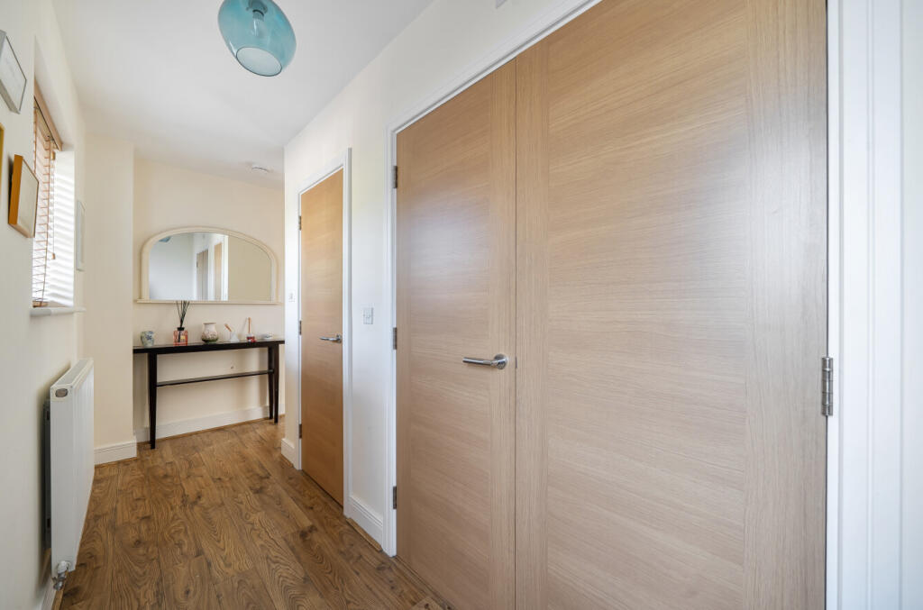 Apartment in Kingston upon Thames - View 5