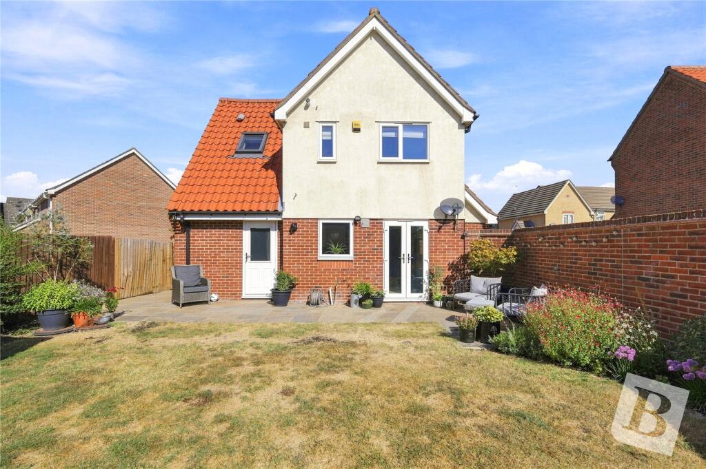 House in Basildon, Wickford - More