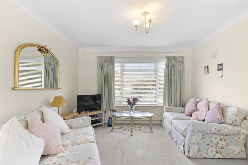 Barons Way, Polegate photo 5