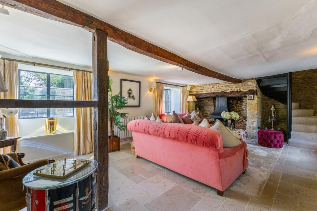 House in Stratford-on-Avon, The Hollows, Long Compton - More