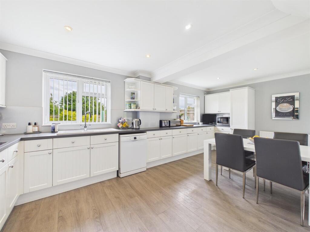 House in Aylesbury, Buckinghamshire - View 3