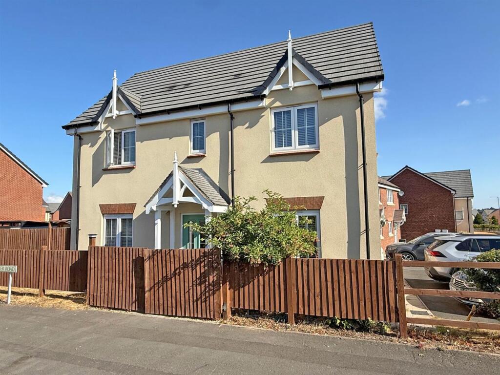 3-bed semi-detached on Thrower Road, Shrewsbury, £315,000