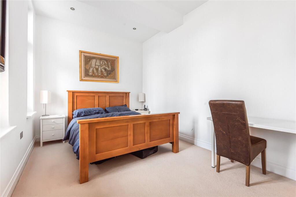 Apartment in Watford - More
