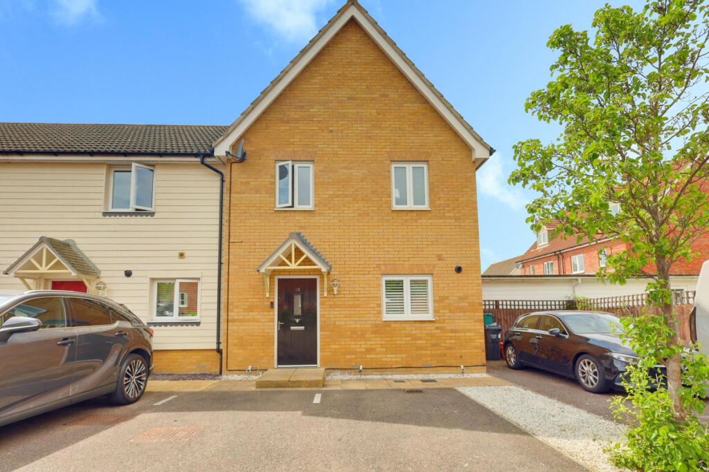 Main image of property: Elmbrook Close, Basildon, SS14