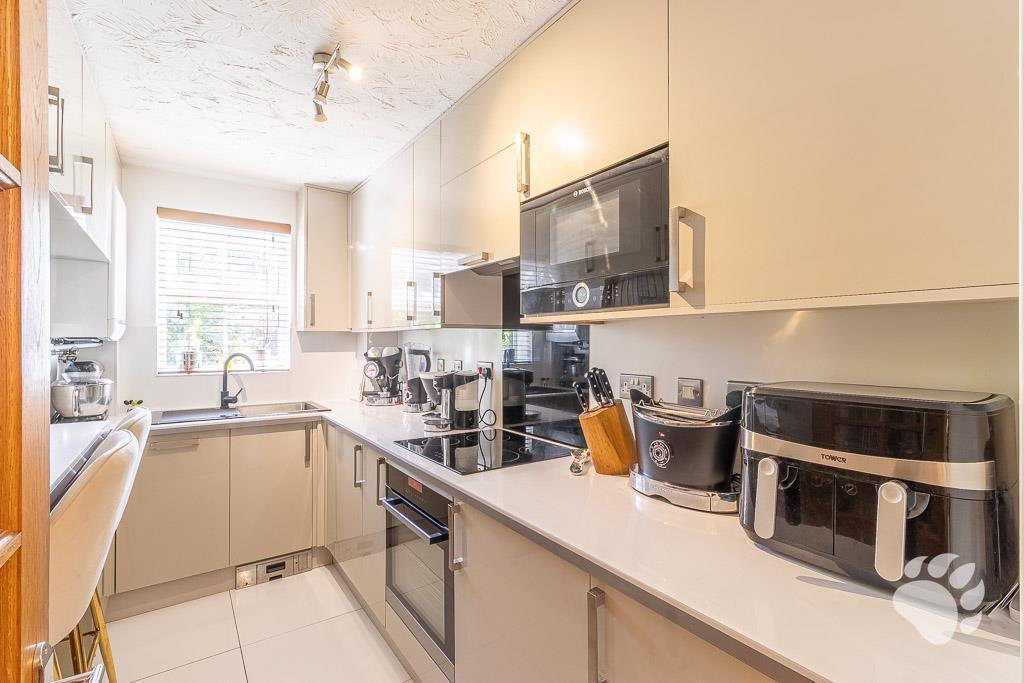 Apartment in Southend-on-Sea - More
