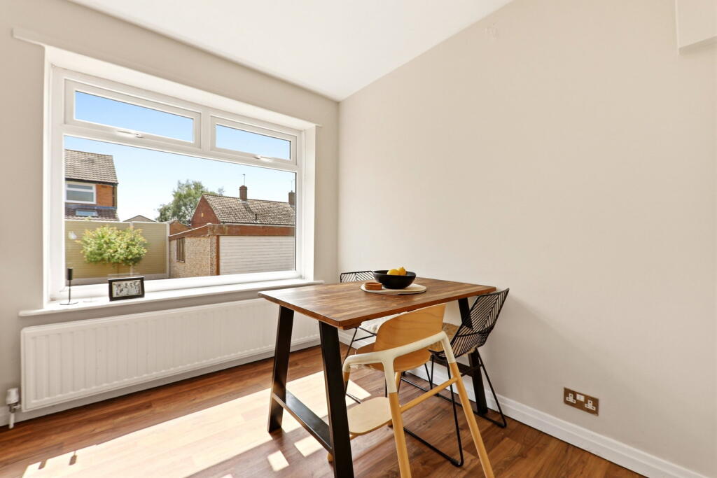 Kirkwood Grove, Cookridge, Leeds, LS16 7JR photo 4