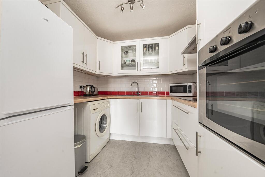 Apartment in London, New Malden - View 4