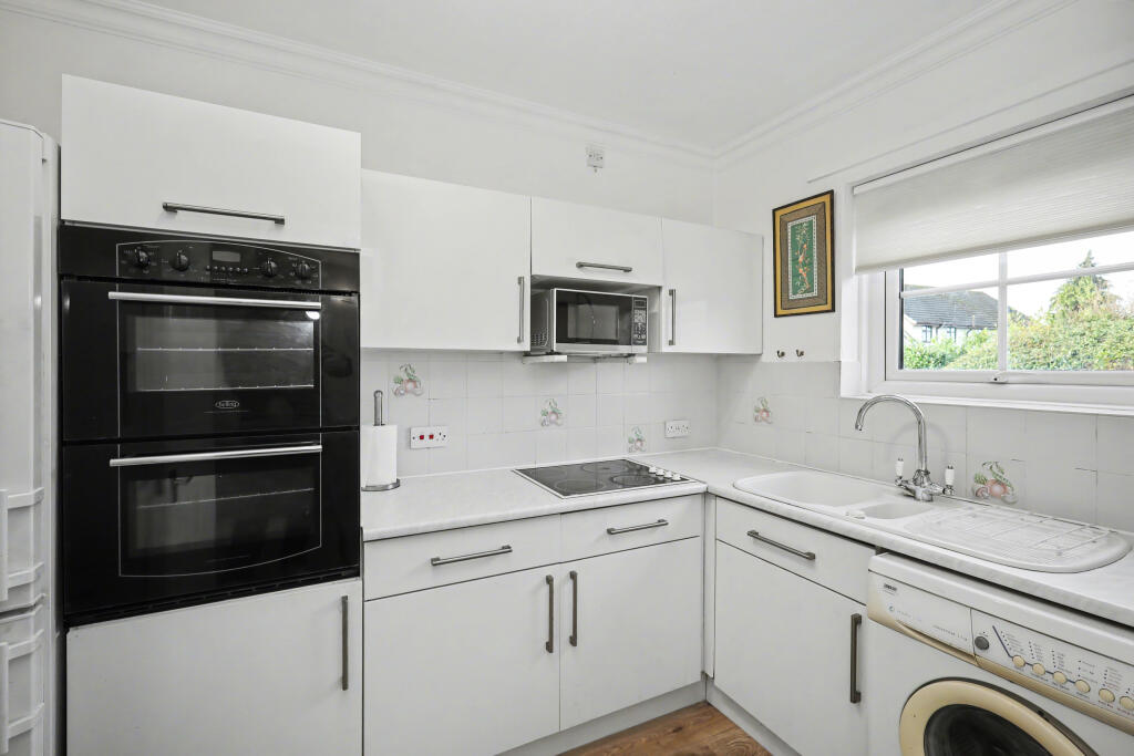 Flat 3, Brook Lodge, Schools Hill, Cheadle, Cheshire photo 3