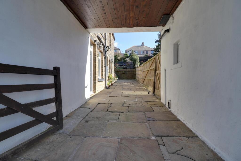 Tanyard Road, Oakes, Huddersfield, West Yorkshire, HD3 - View 5