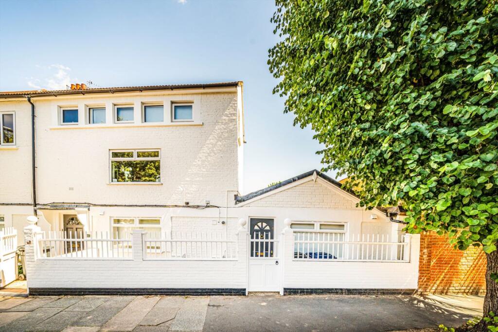 Main image of property: The Avenue, Chiswick
