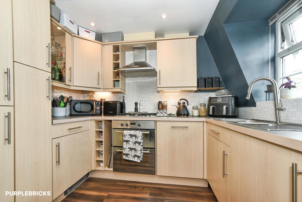 Apartment in Swindon, St. Andrews - View 5