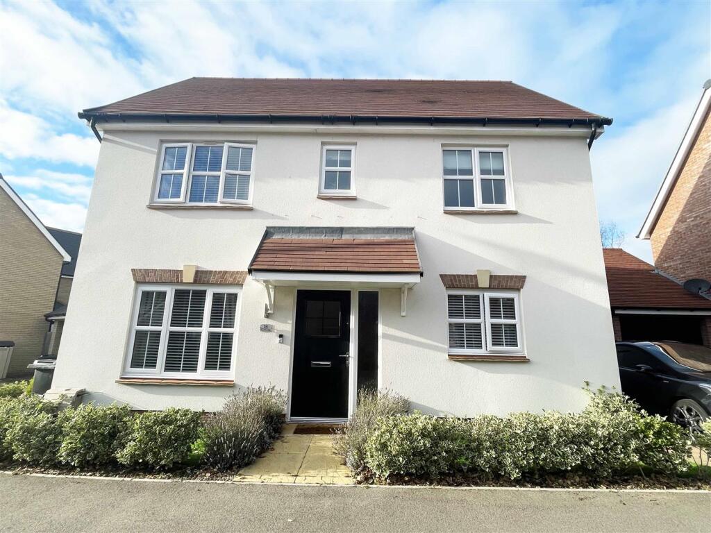 3-bed detached on Radcliffe Way, Great Leighs, Chelmsford, £475,000