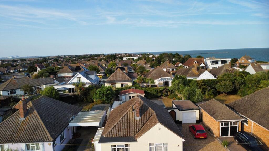 Audley Way, Frinton-on-Sea, CO13 photo 2