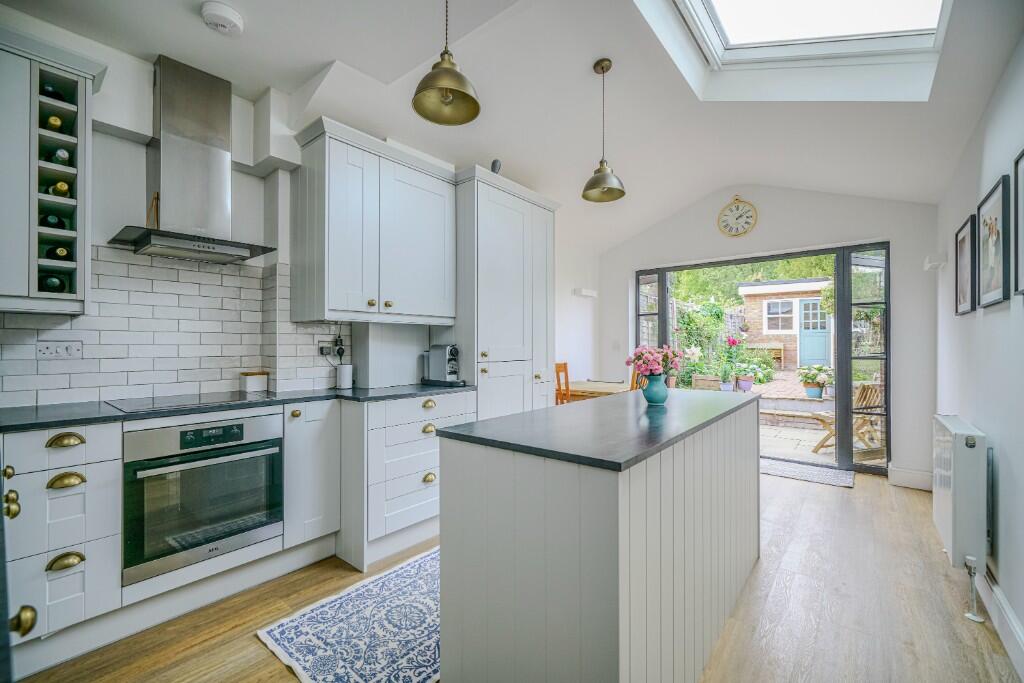 Main image of property: Victoria Road, Berkhamsted, Hertfordshire, HP4