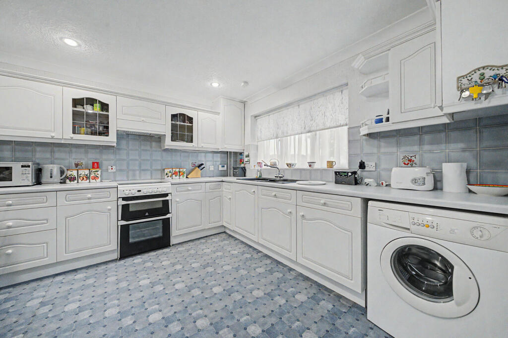 Edward Avenue, Hove photo 4