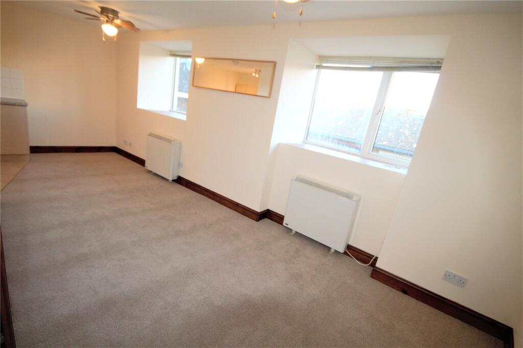 Apartment in Redhill - View 3