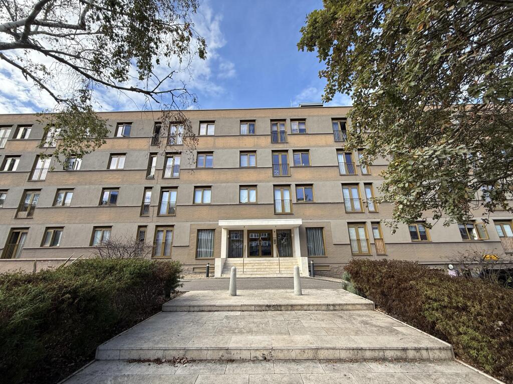 Main image of property: 52 Printwork Apartments, 819 London Road, Sutton, Surrey, SM3