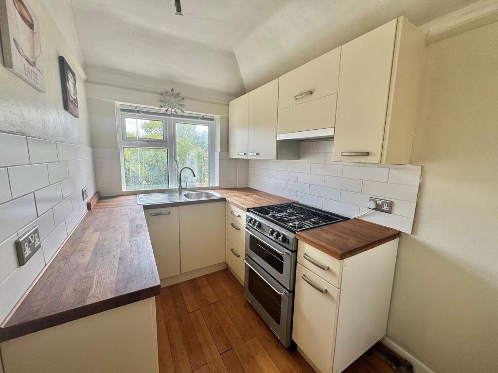 Apartment in Guildford, Surrey - View 3