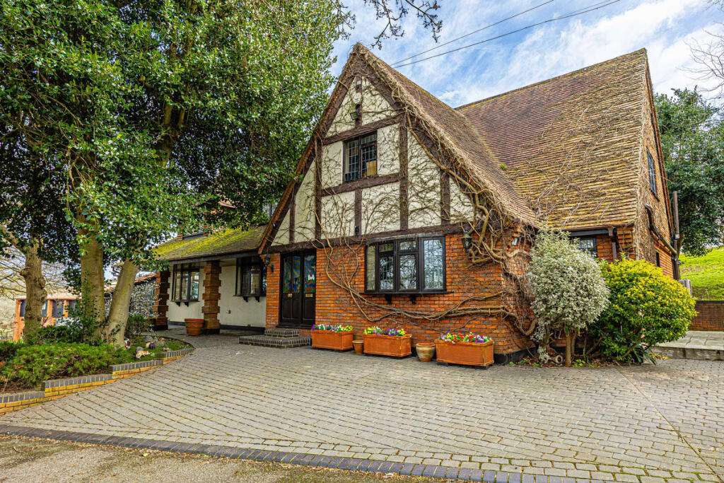 Main image of property: Vicarage Hill, Benfleet, SS7