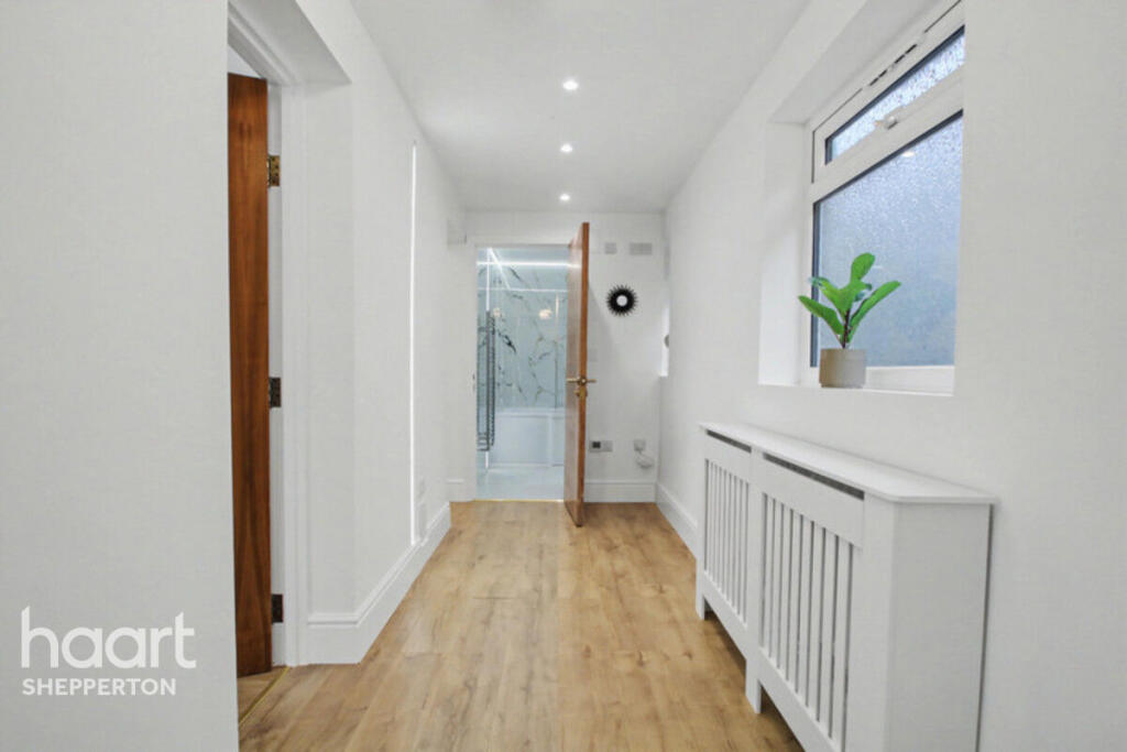House in Elmbridge, Weybridge - View 5