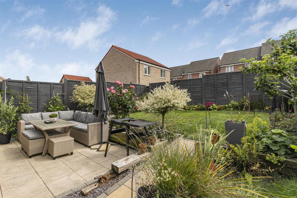 Hestia Close, Keynsham photo 2