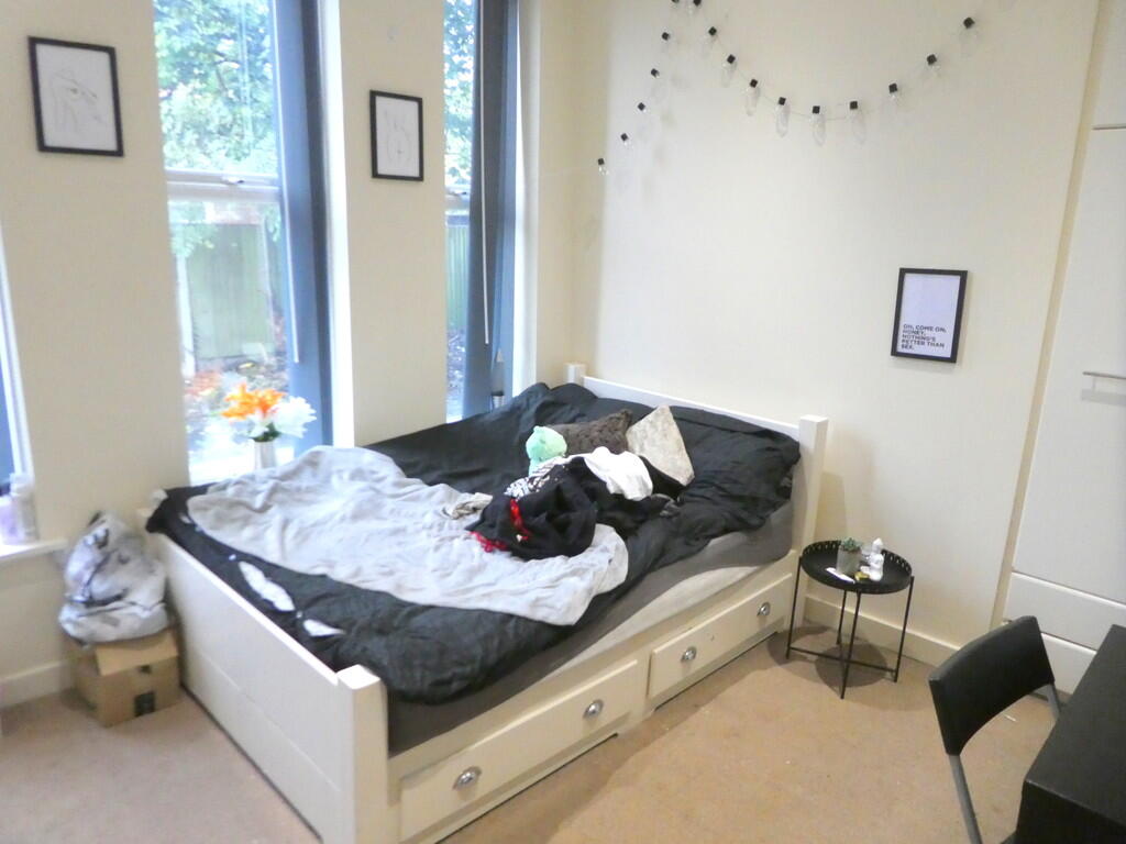 1 bedroom house share for rent