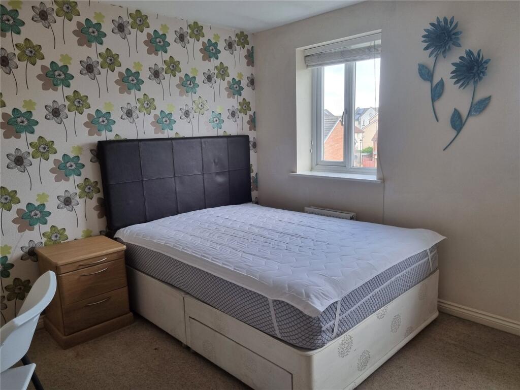 5 bedroom end of terrace house for rent