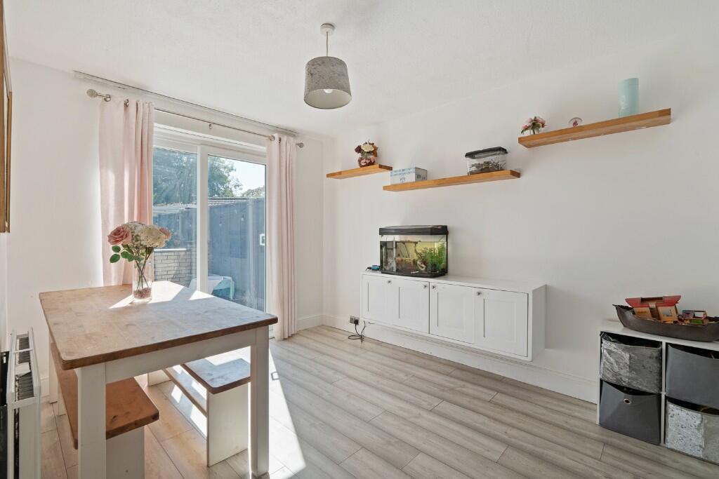 Cliffe Avenue, Hamble, SO31 photo 5