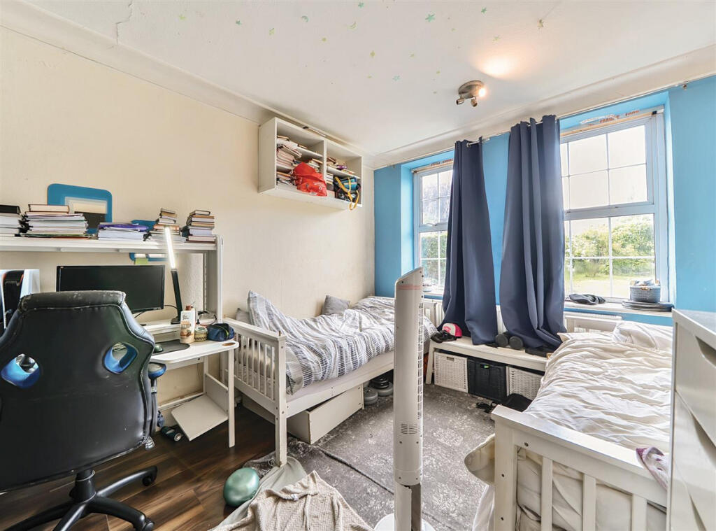 Apartment in London - More