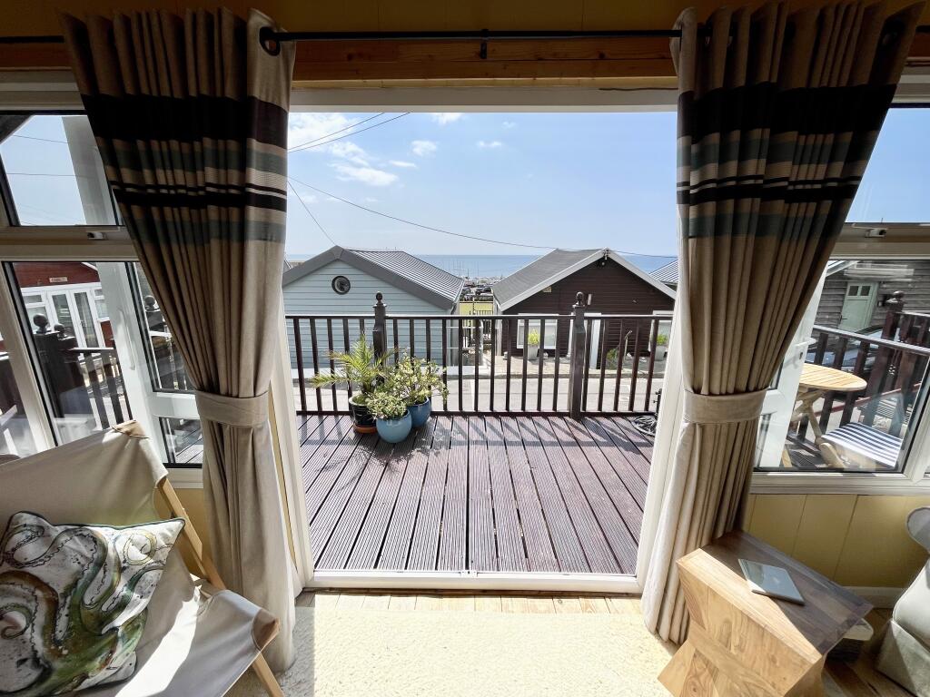 Bowling Green Chalet, Lyme Regis, Dorset, DT7 photo 3