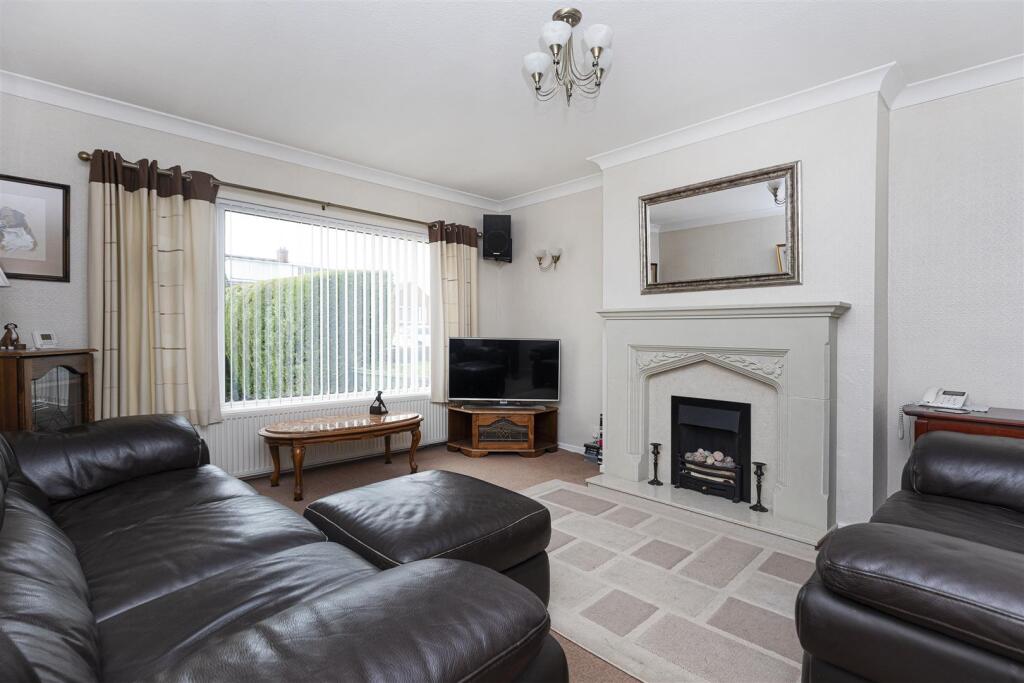Moorlands Crescent, Mount, Huddersfield photo 3
