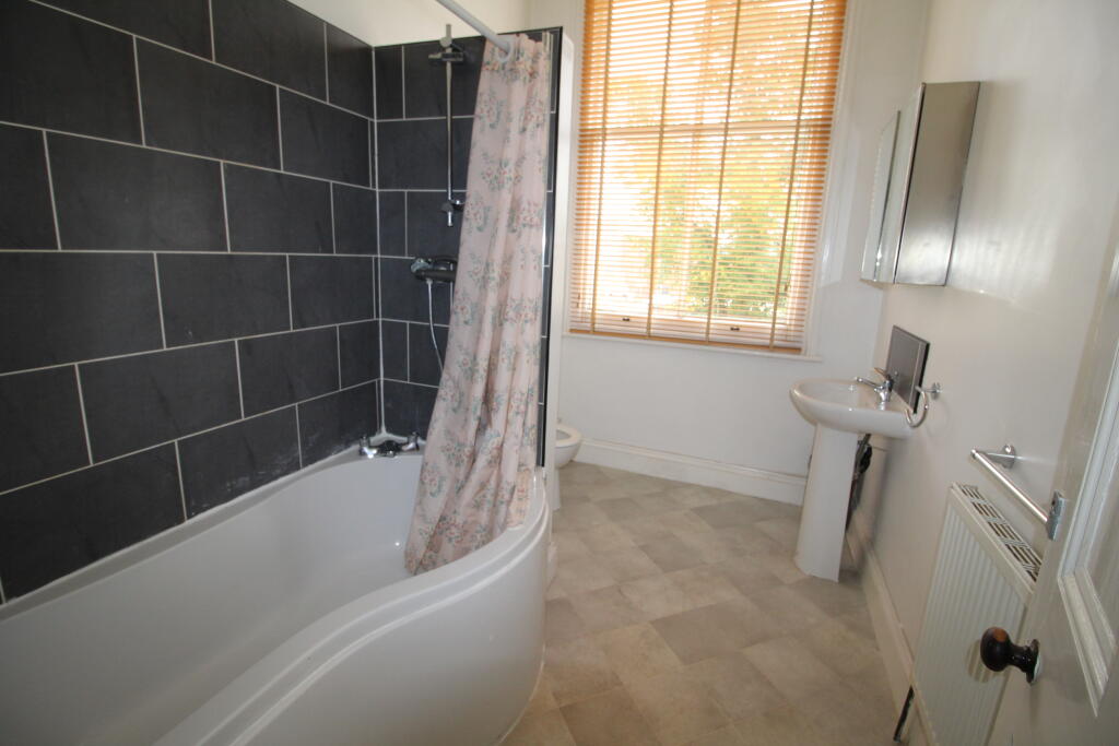 Apartment in Coventry - More