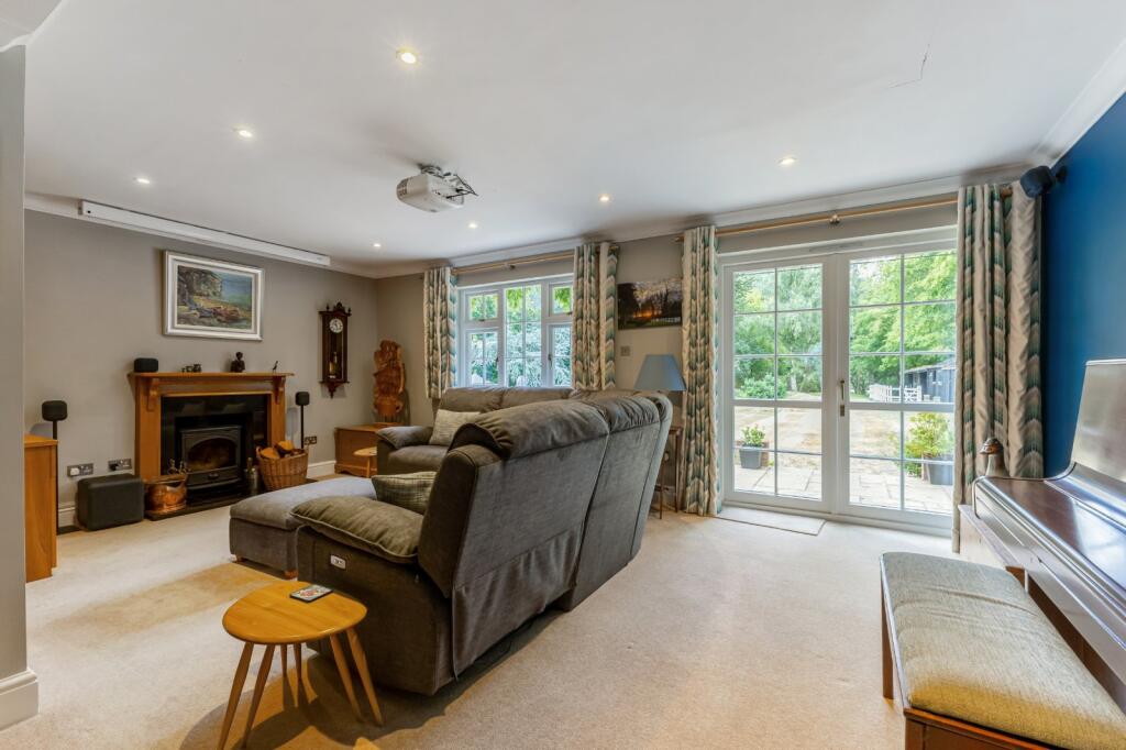 House in Rickmansworth, Herongate - More