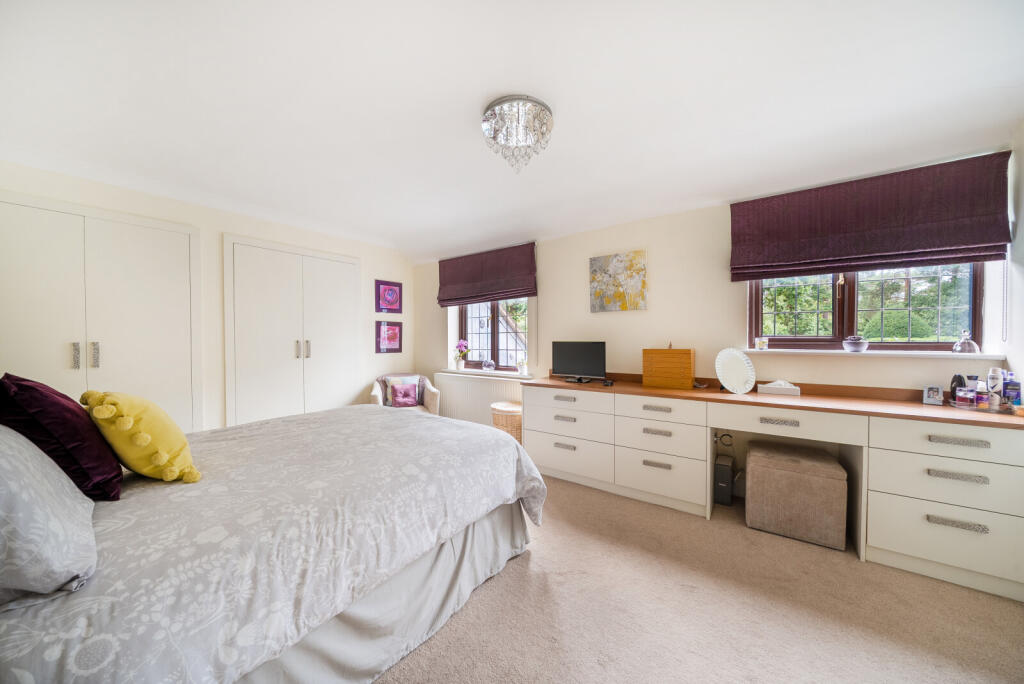 Blenheim Gardens, Hook Heath Avenue, Hook Heath, GU22 photo 3
