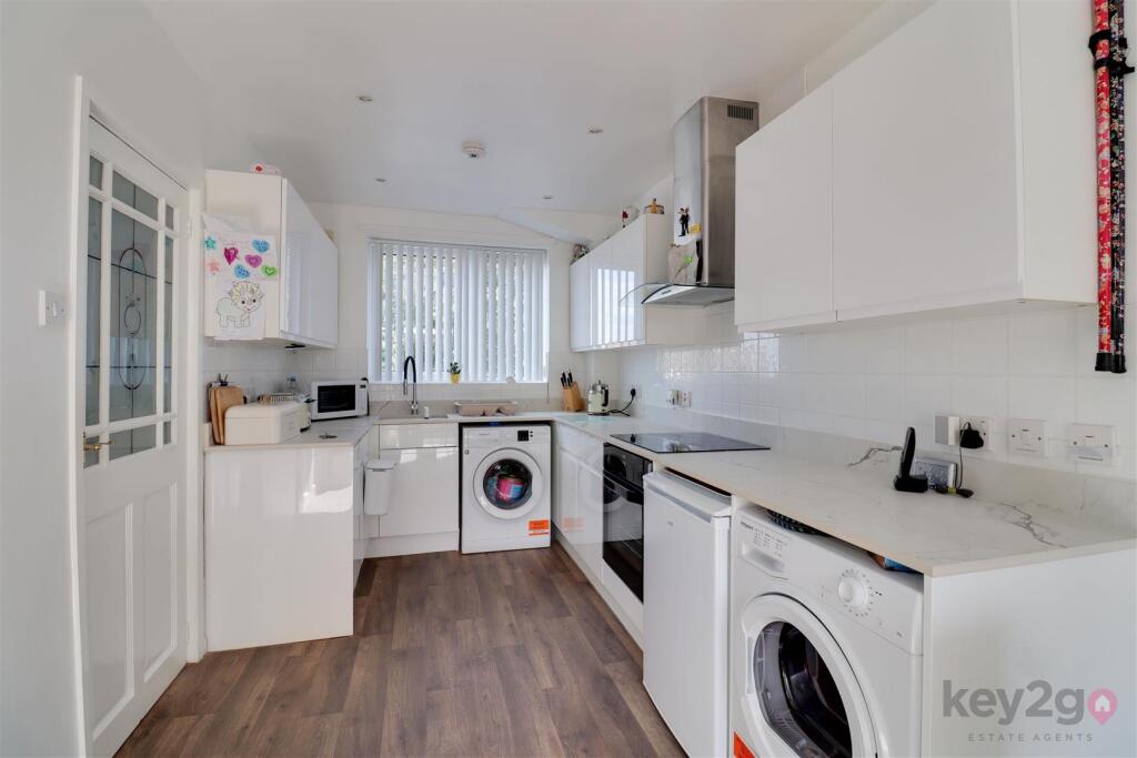 House in Sheffield, Birley Spa, Hackenthorpe - More
